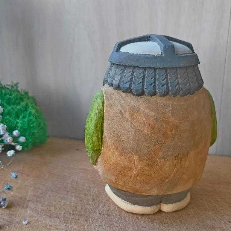 Фигурка из дерева "Гном Дори"