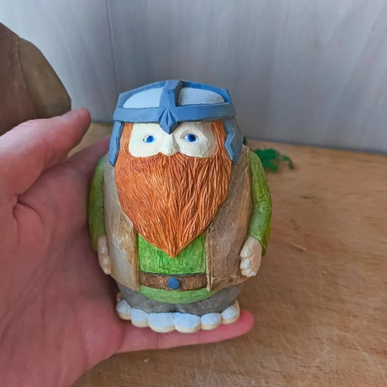 Фигурка из дерева "Гном Дори"