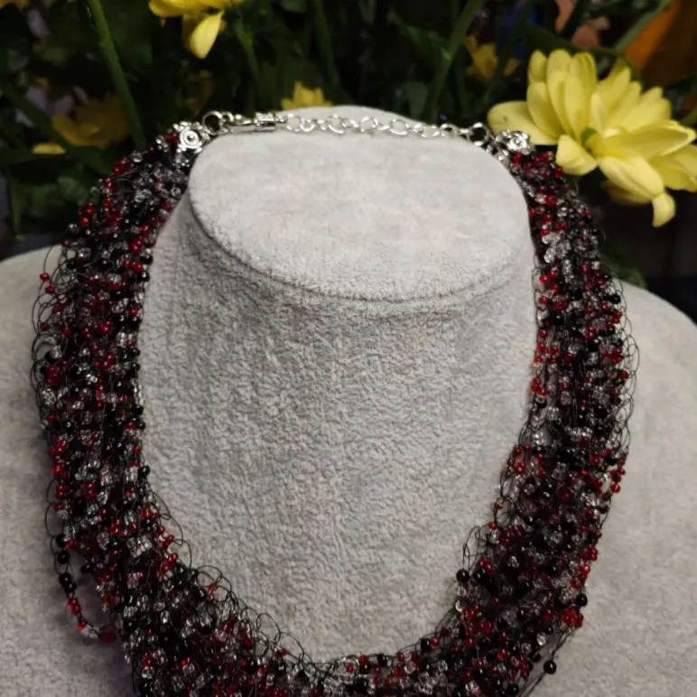 Воздушное колье из бисера