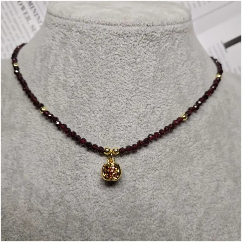 Комплект: бусы из натурального граненого граната и подвески с гранатом под золото, серьги с гранатом