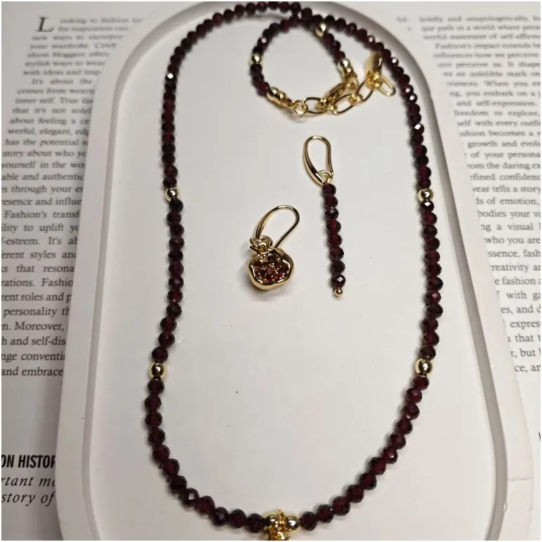 Комплект: бусы из натурального граненого граната и подвески с гранатом под золото, серьги с гранатом