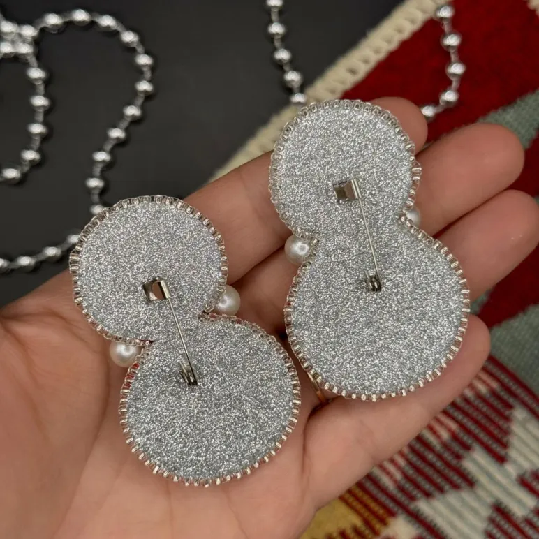 Брошь из бисера «Неваляшка»