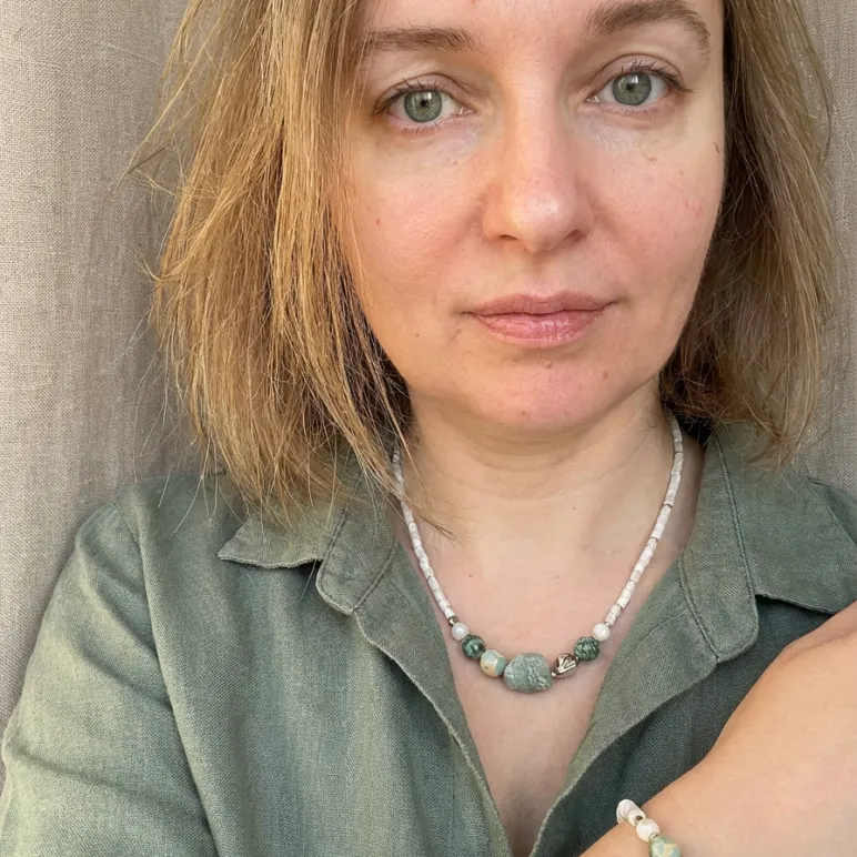 Колье с крупным необработанным флюоритом и перламутром