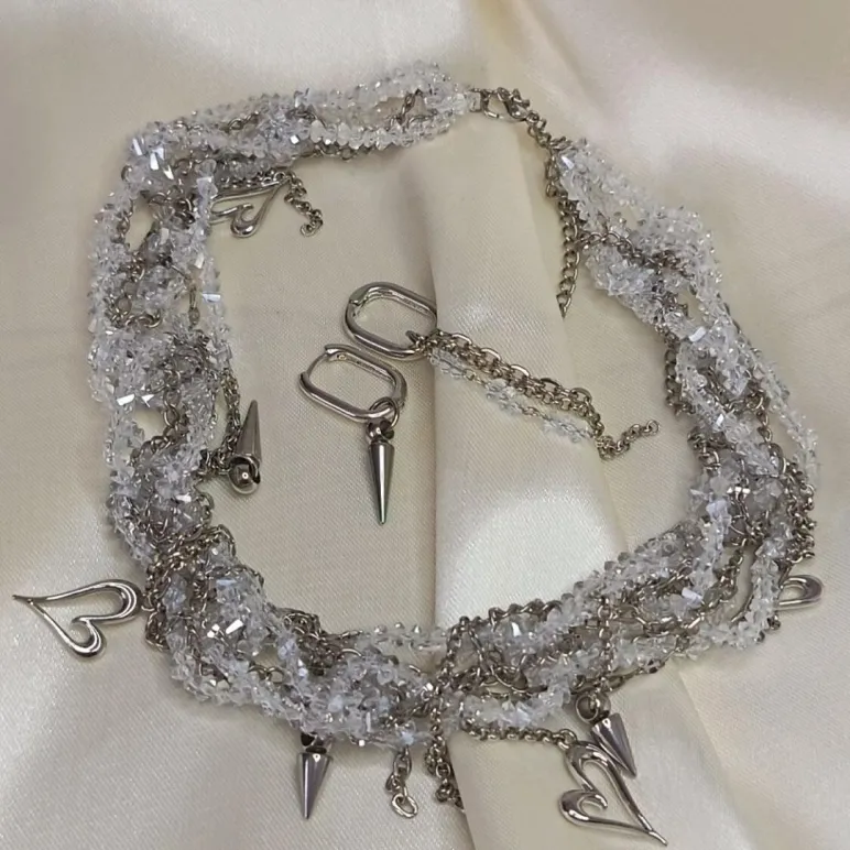 Чокер "Хрустальный" и серьги.