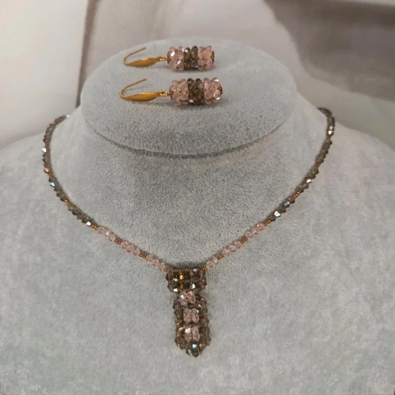 Чокер "Галстук" и серьги цилиндры.