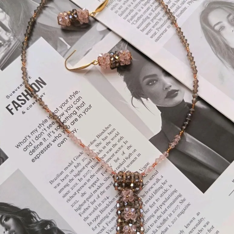 Чокер "Галстук" и серьги цилиндры.