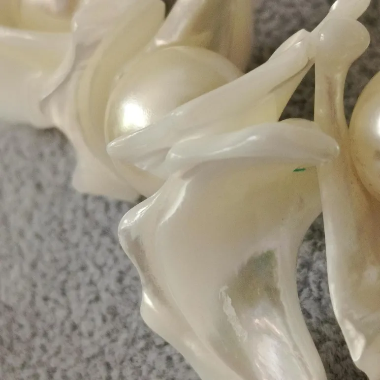 Колье из перламутра