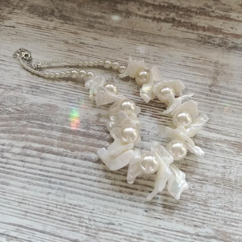 Колье из перламутра