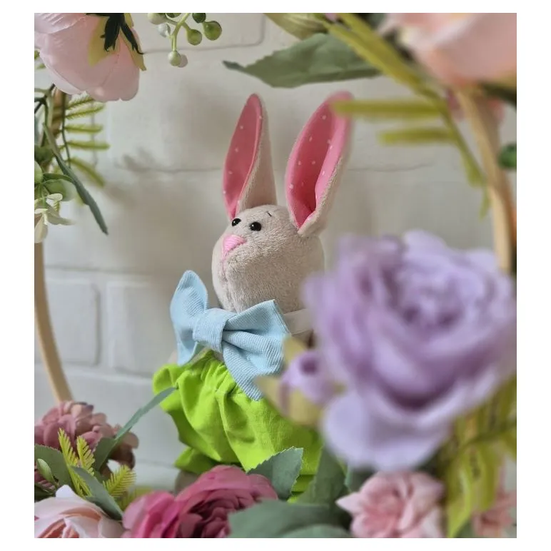 Игрушка Весенний кролик в зеленых штанишках