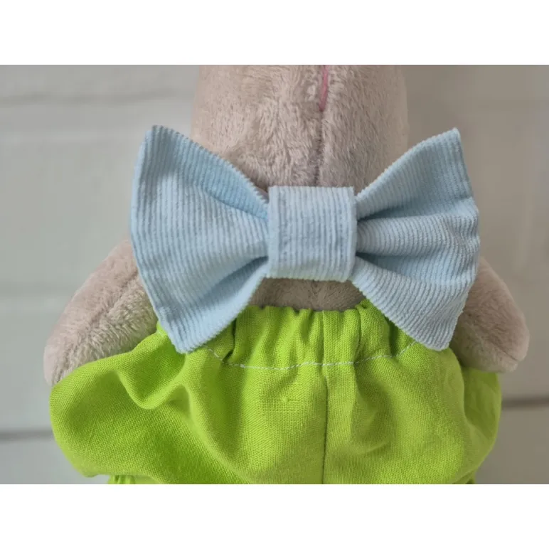 Игрушка Весенний кролик в зеленых штанишках