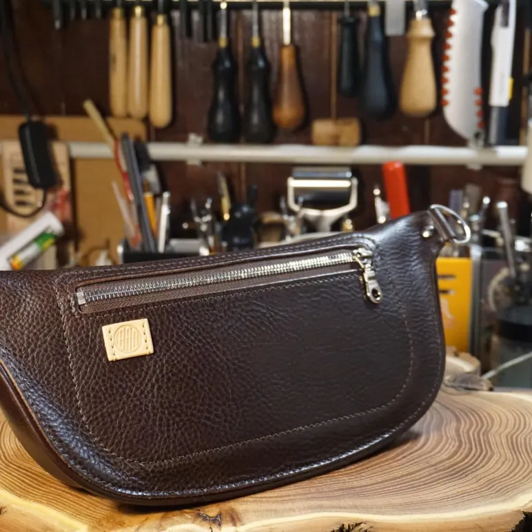 Поясная сумка из натуральной кожи