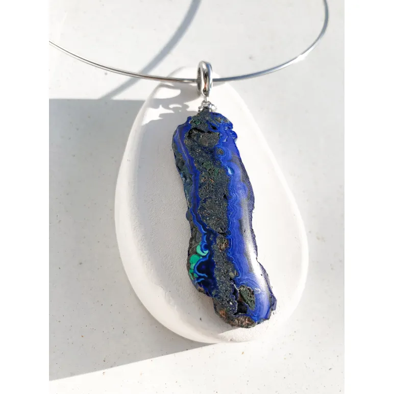 Кулон-подвеска из натурального азурита «Горный ручей» ручной работы
