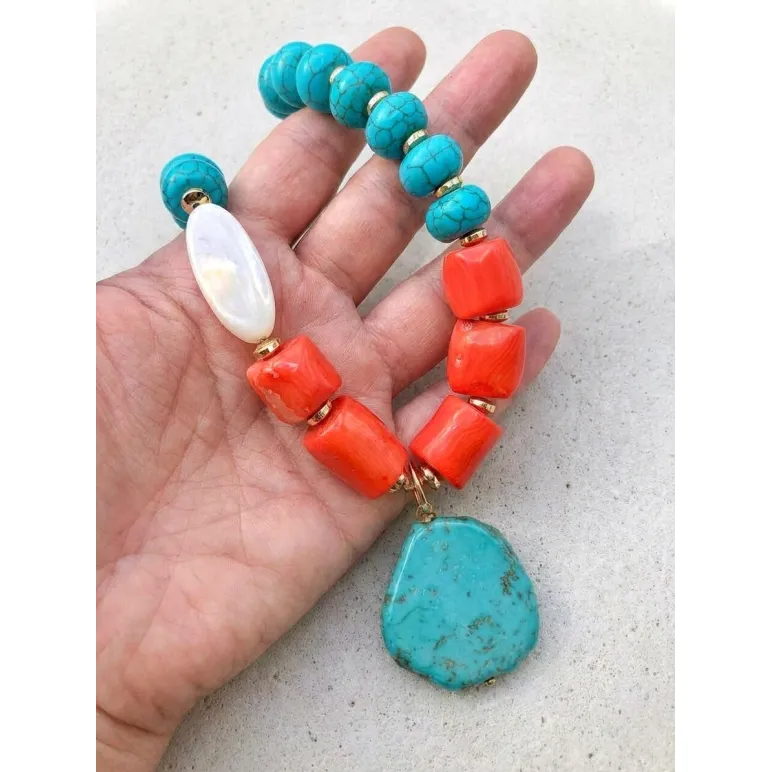 Объемное колье «Тенерифе» с кораллом, турквенитом и перламутром в круизном стиле ручной работы