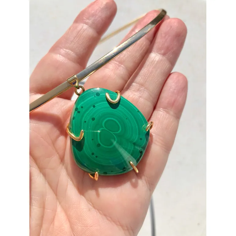 Колье-чокер с кулоном из натурального малахита ручной работы | Стильное колье с малахитовым кулоном