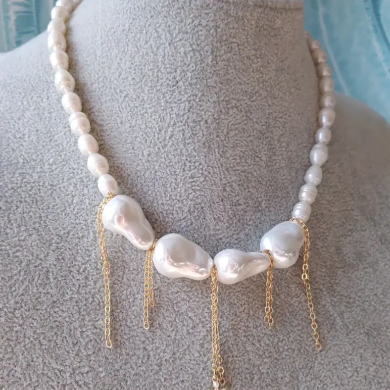 Бусы из натурального речного жемчуга и жемчужин майорка и серьги к ним