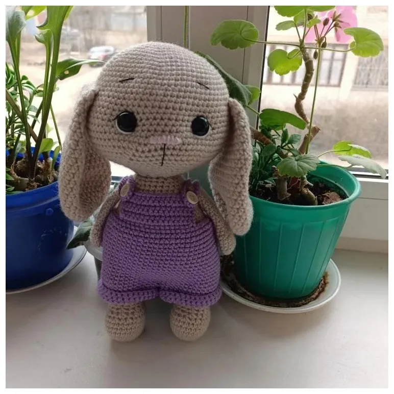 Зайка в комбинезоне