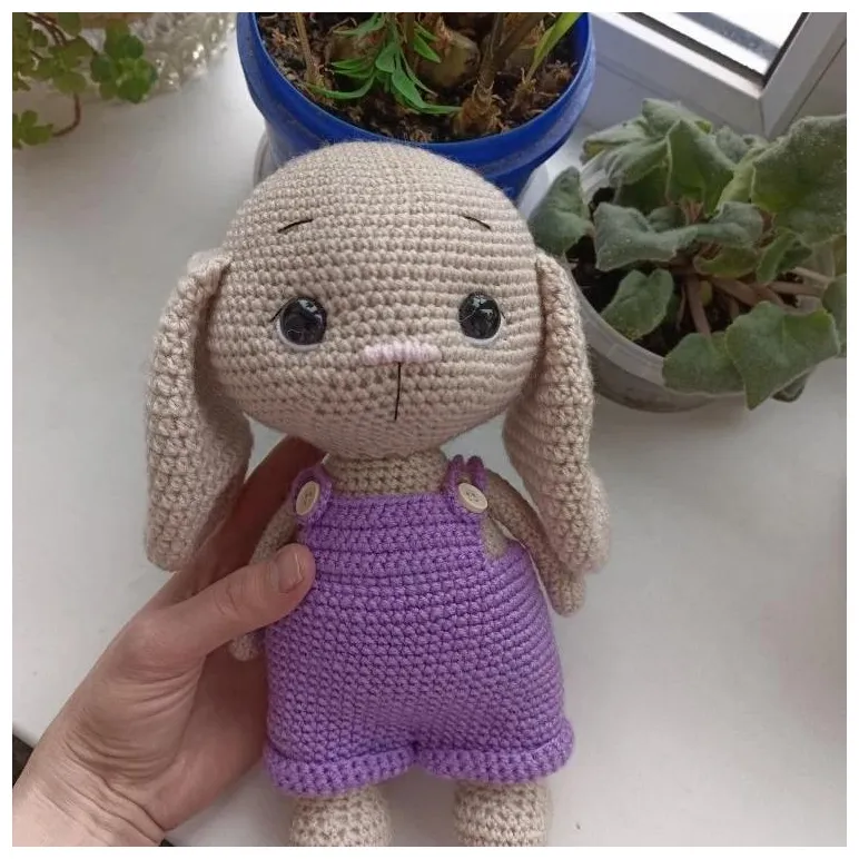 Зайка в комбинезоне