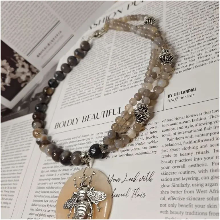 Колье из агатов 3х цветов "Пчёл"