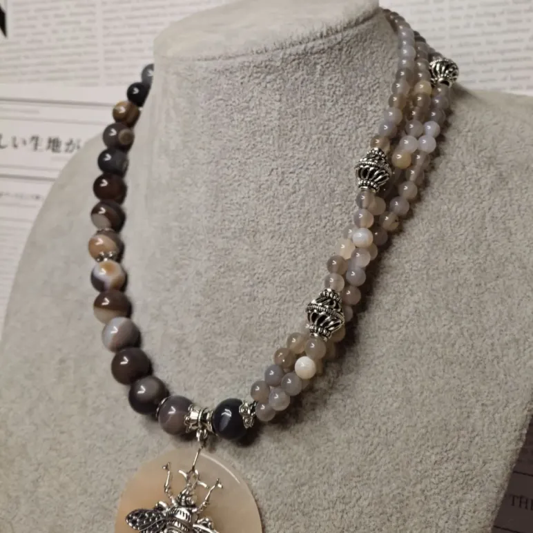 Колье из агатов 3х цветов "Пчёл"