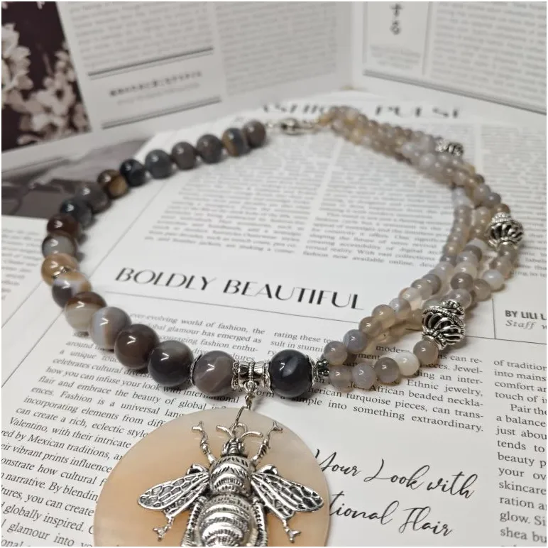 Колье из агатов 3х цветов "Пчёл"