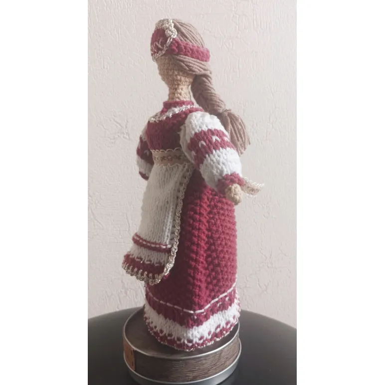 Вязаная кукла-оберег