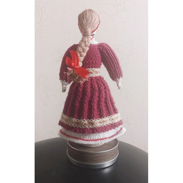 Вязаная кукла-оберег