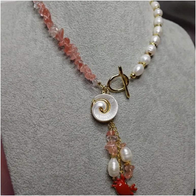 Комплект: колье, браслет и серьги из натурального речного жемчуга и кварца с подвесками