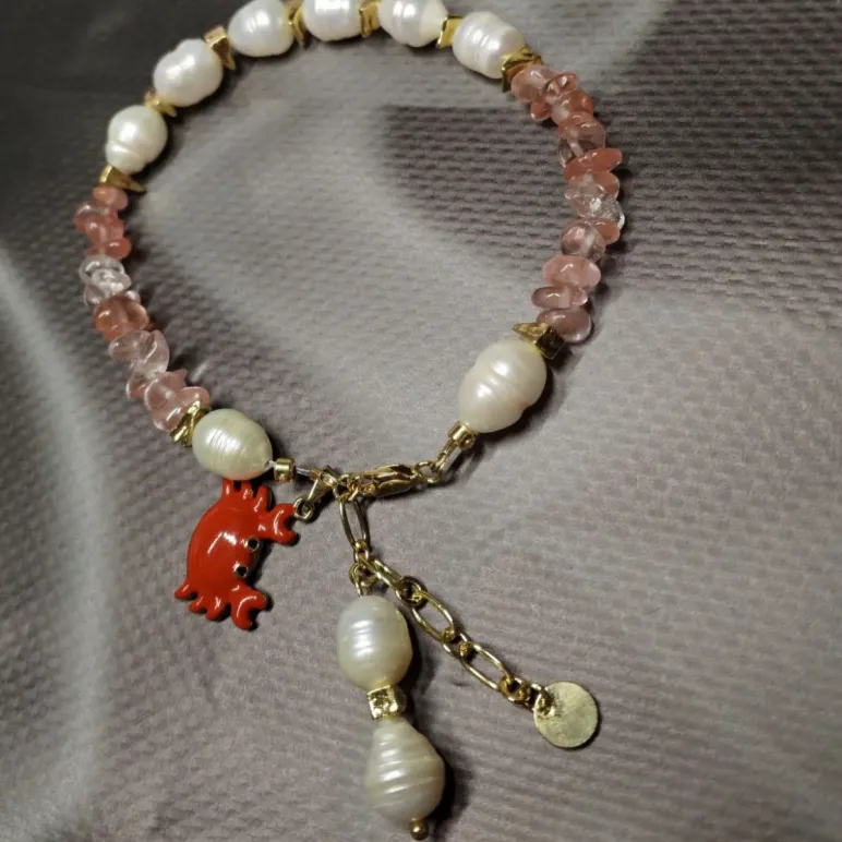 Комплект: колье, браслет и серьги из натурального речного жемчуга и кварца с подвесками