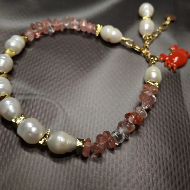 Комплект: колье, браслет и серьги из натурального речного жемчуга и кварца с подвесками