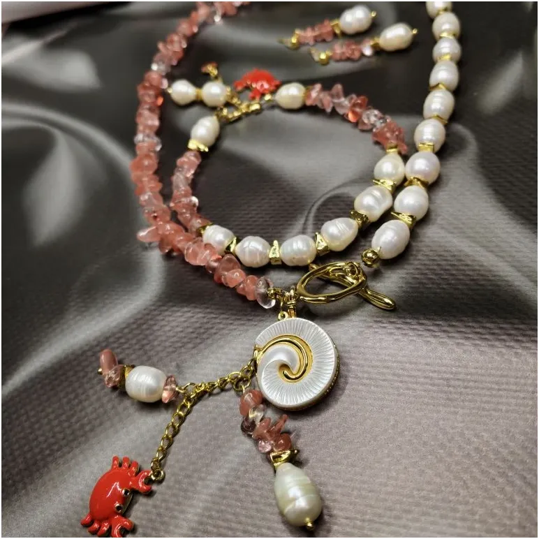 Комплект: колье, браслет и серьги из натурального речного жемчуга и кварца с подвесками