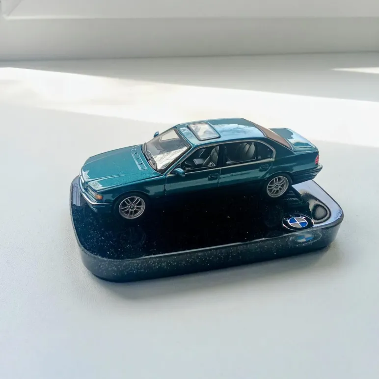 Подставка для машинки масштаб 1 64