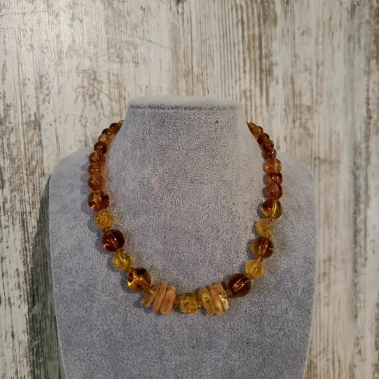 Колье из янтаря