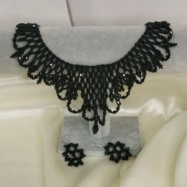 Колье "Чёрный лебедь" и серьги ручной работы.