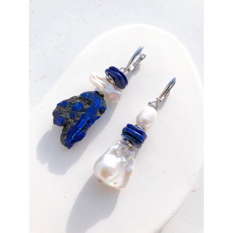 Асимметричные серьги с азуритом, премиальным барочным жемчугом и лазуритом ручной работы