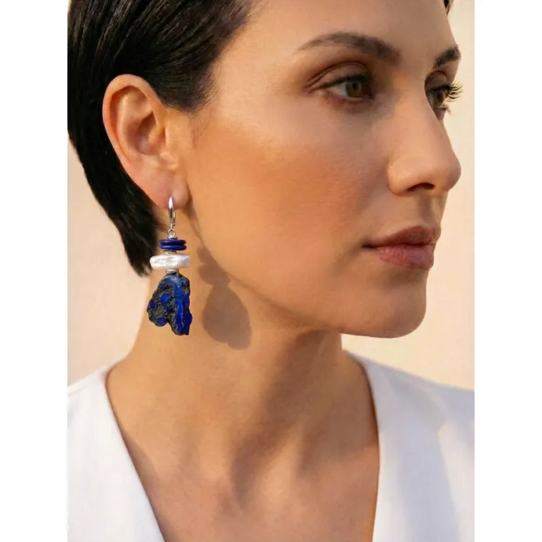 Асимметричные серьги с азуритом, премиальным барочным жемчугом и лазуритом ручной работы