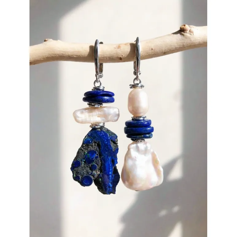 Асимметричные серьги с азуритом, премиальным барочным жемчугом и лазуритом ручной работы