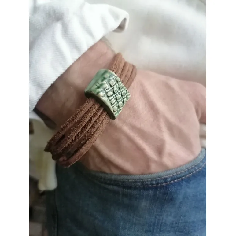 Браслет мужской кожаный с керамической бусиной