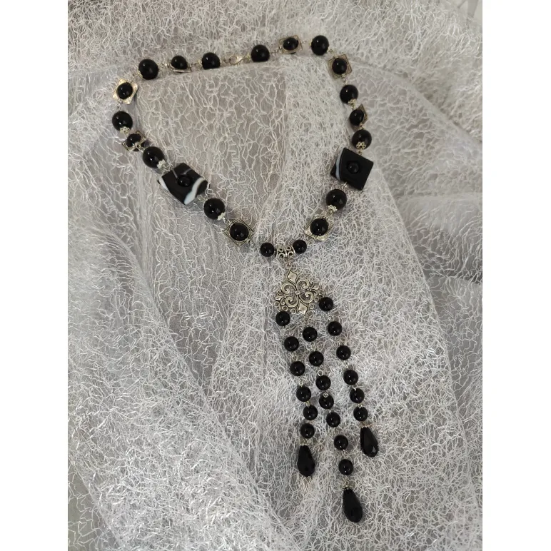 Колье-галстук из оникса и агата