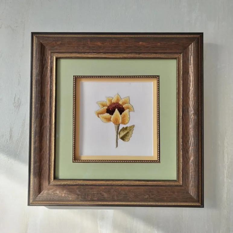 Картина вышитая гладью "Подсолнух" 26х26 см