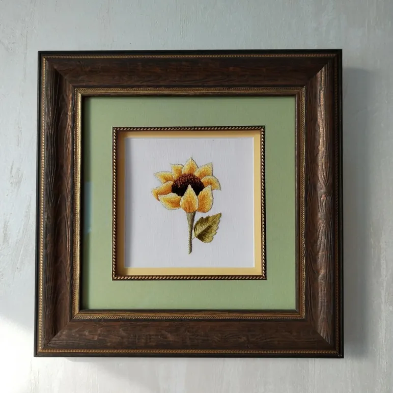 Картина вышитая гладью "Подсолнух" 26х26 см
