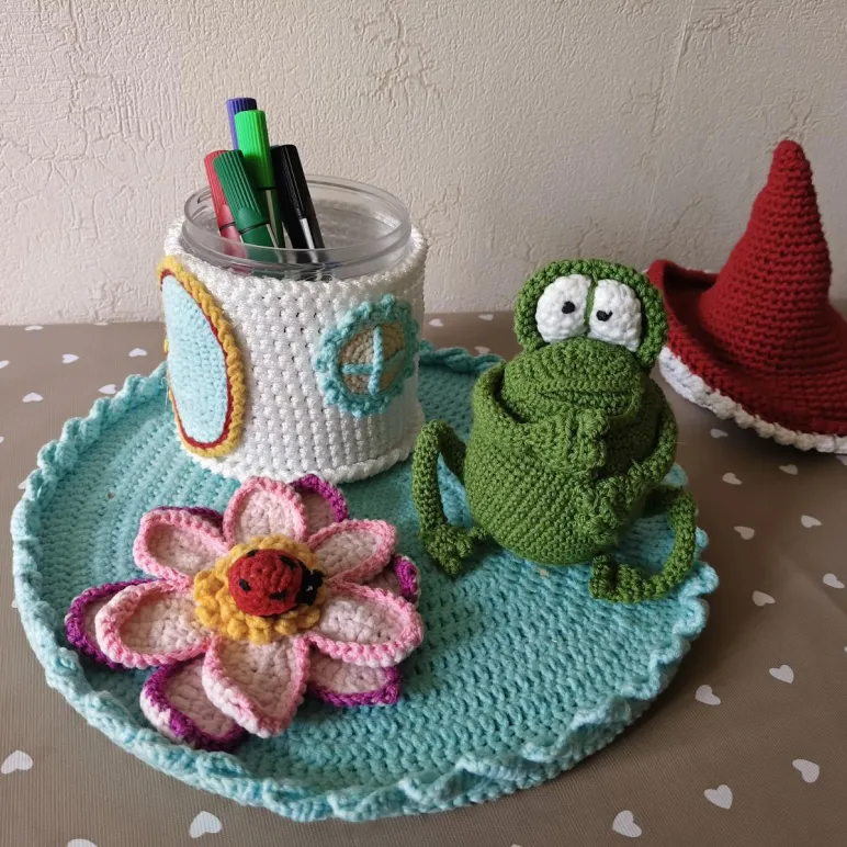 Вязаный детский органайзер Лягушонок