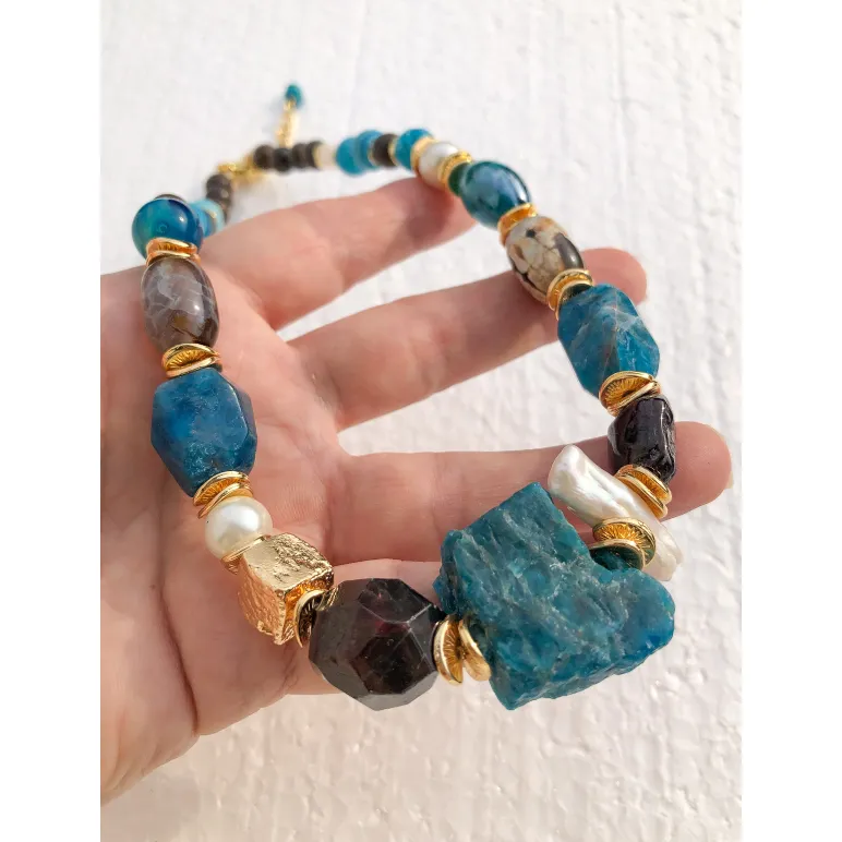 Колье из микса апатита, граната, агата, бронзита, лэмпворк, натурального и искусственного жемчуга