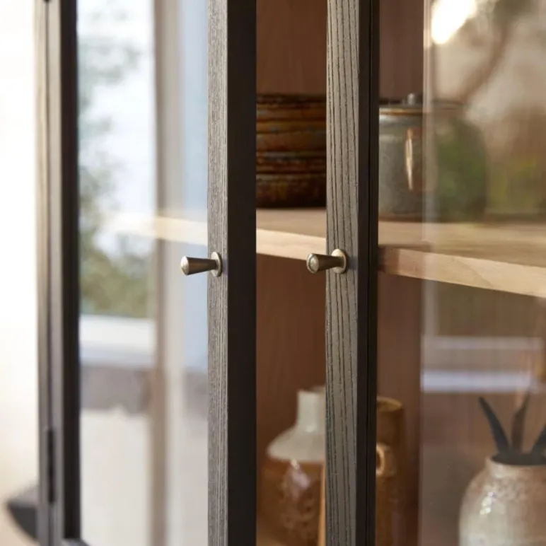 Витрина из массива ясеня CARMEN