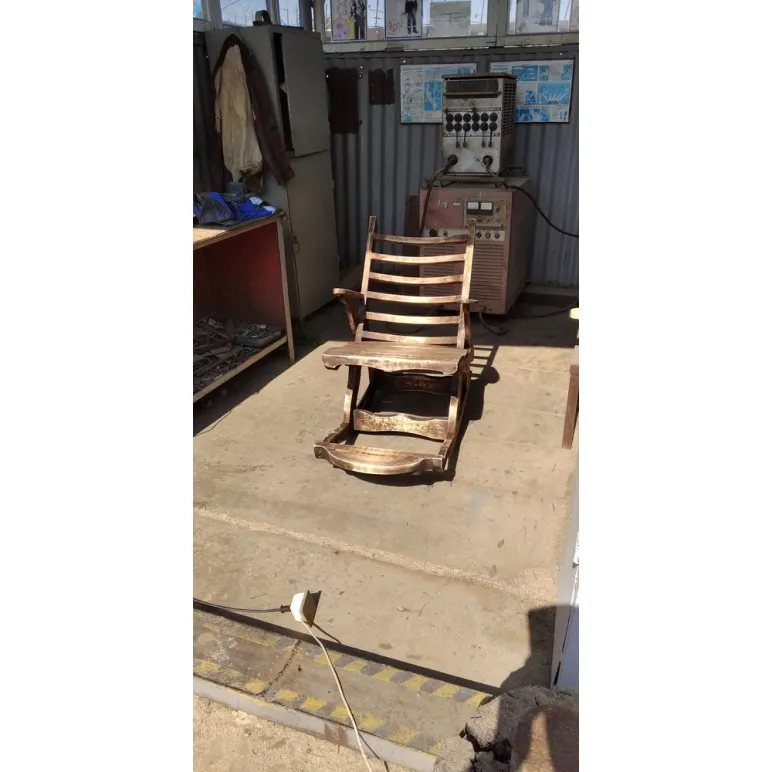 Кресло -качалка из массива сосны