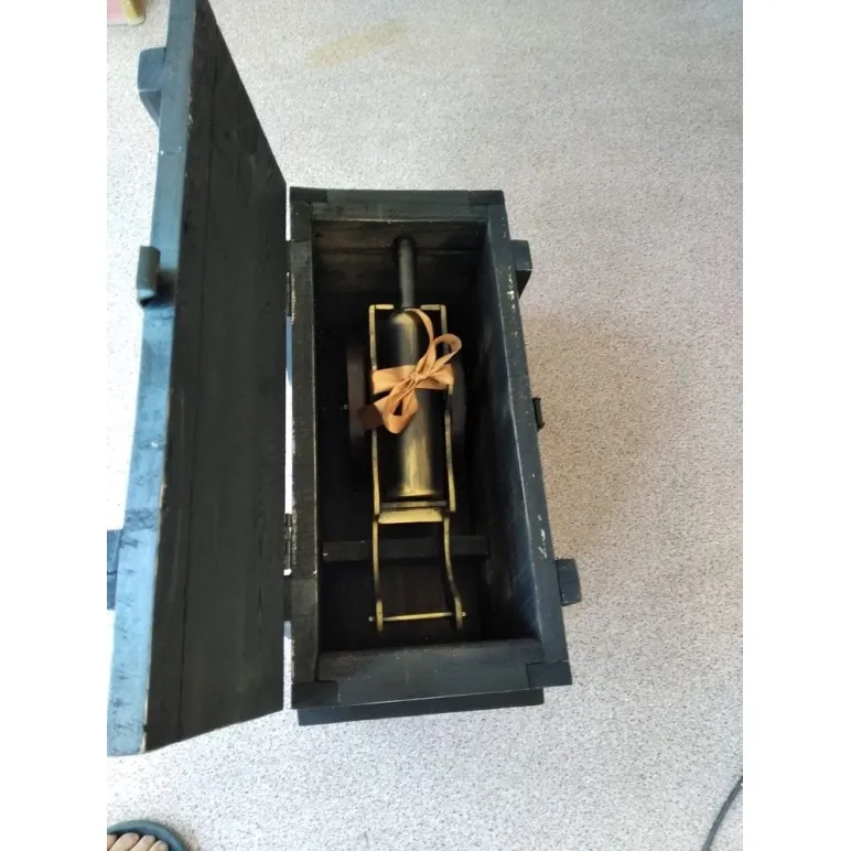 Подставка для бутылки пушка в декоративном ящике, сувенир