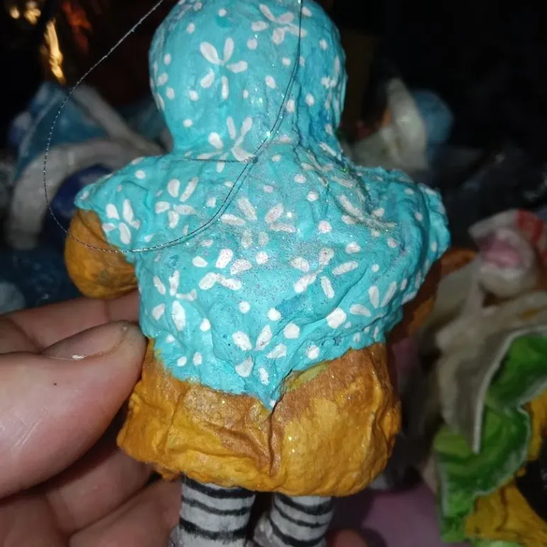 Девочка с пирожками