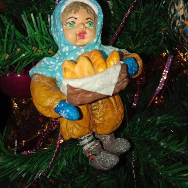 Девочка с пирожками