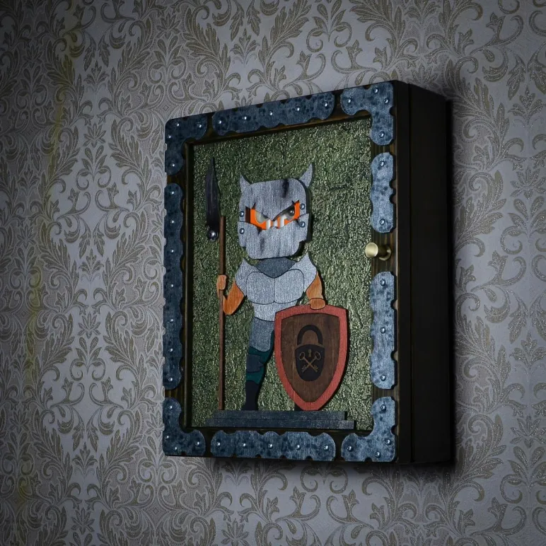 Ключница настенная "Стражник"