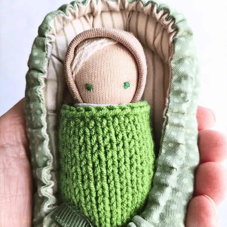 крошка в ладошке ручная работа