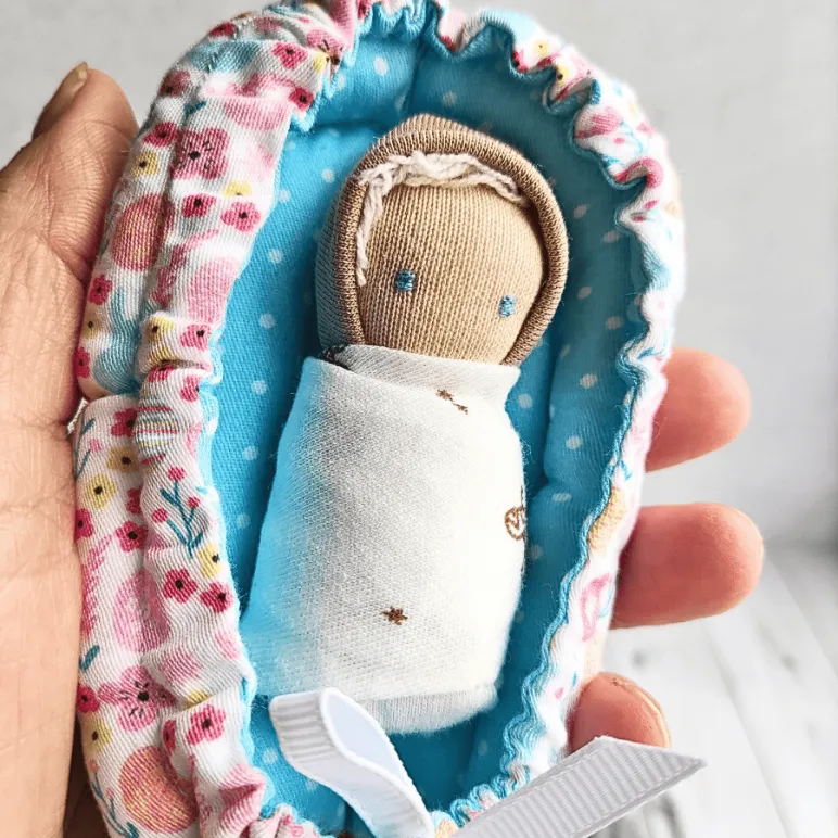 крошка в ладошке ручная работа